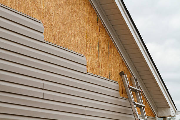 Professional Emergency Siding Repair technician working in Glen Allen, VA